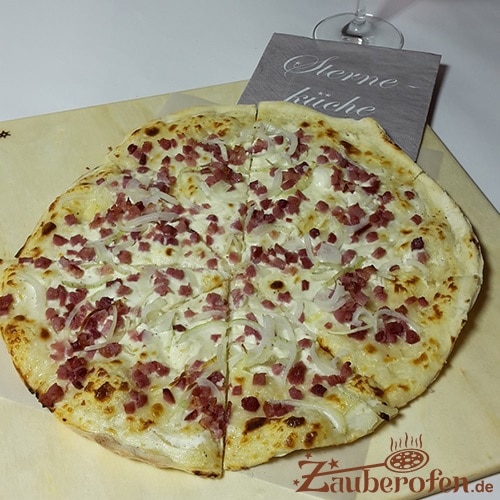 Flammkuchen aus dem Steinofen